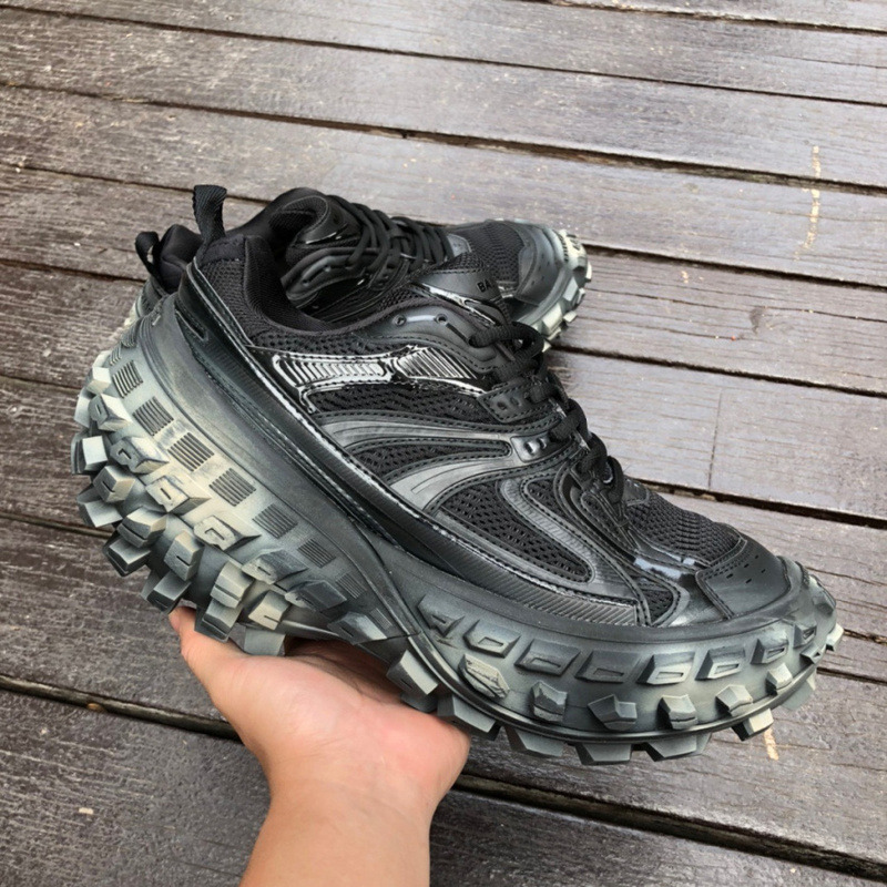 Ba*len*cia*ga defender mesh sneaker black