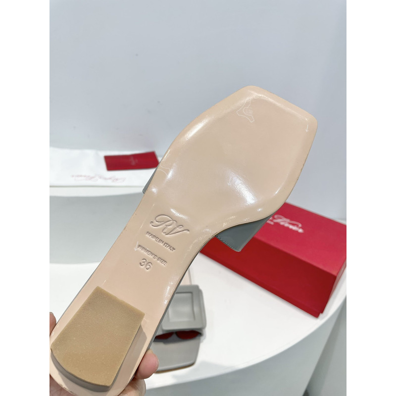 roger u1u1e covered patent leather buckle mules gray