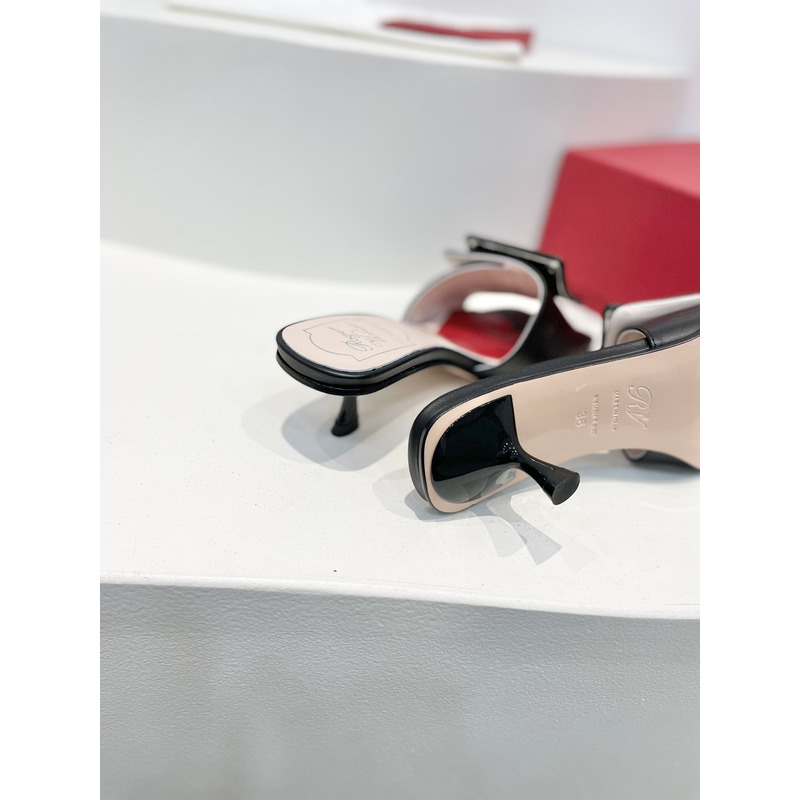 roger u1u1e covered patent leather buckle mules black