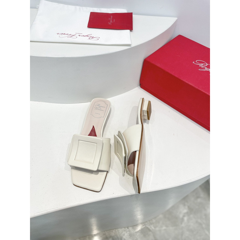 roger u1u1e covered patent leather buckle mules white