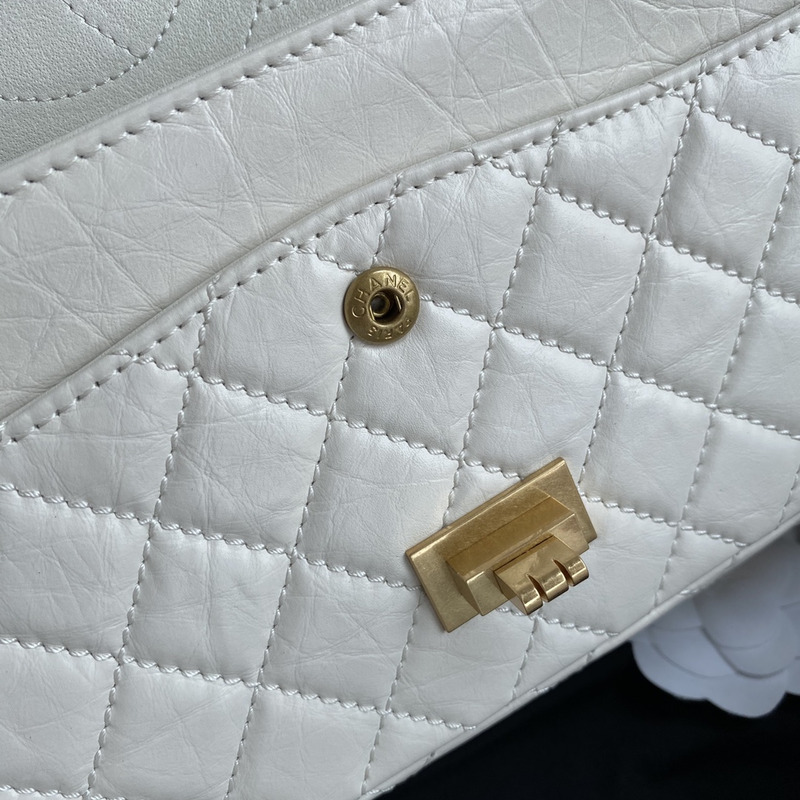 Ch*el hanbag aged calfskin & gold-tone metal white