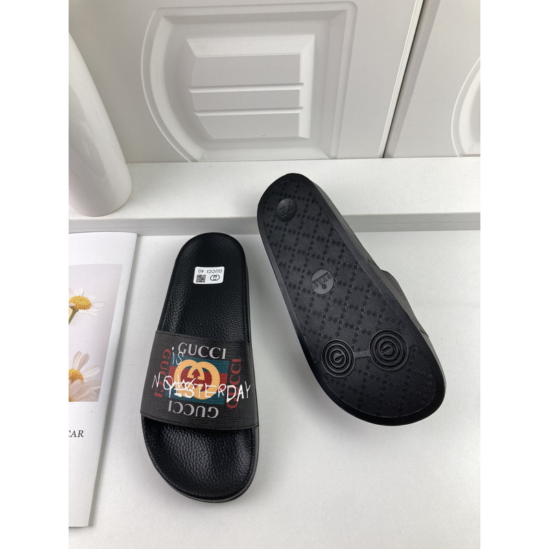 G*u*i sandal motif slide