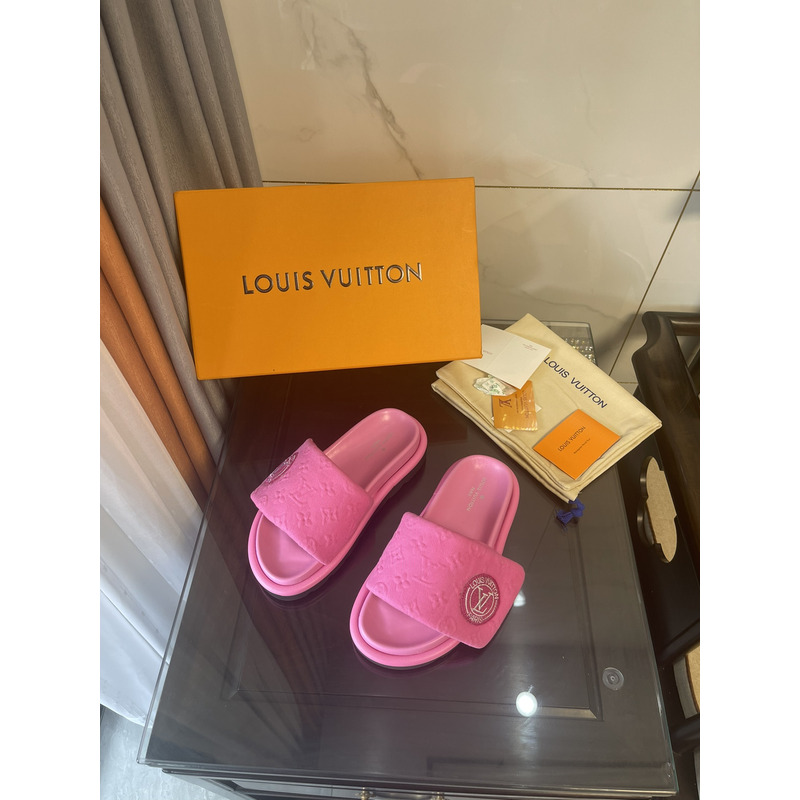 l**is V*t*n pool pillow comfortable slippers fuchsia