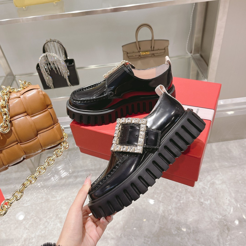 roger u1u1er go-thick strass buckle loafers in patent leather black
