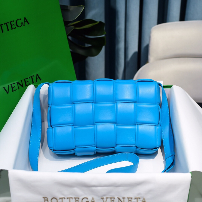Bo*te*ga ve*ne*ta padded cassette bag blaster/silver light blue