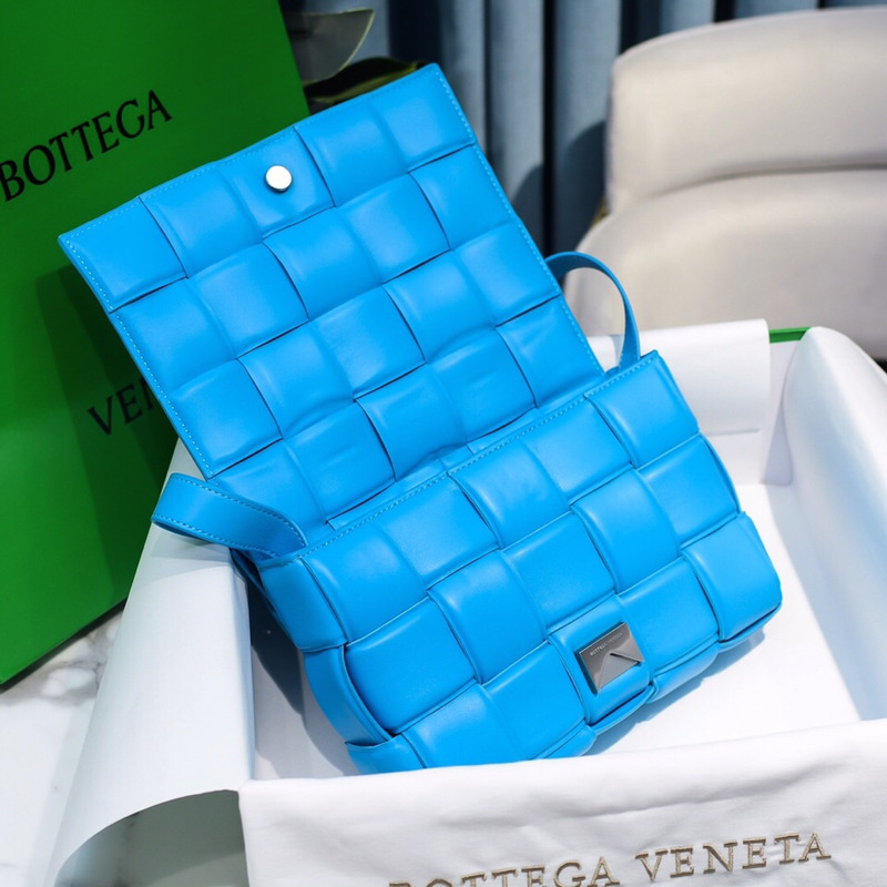 Bo*te*ga ve*ne*ta padded cassette bag blaster/silver light blue