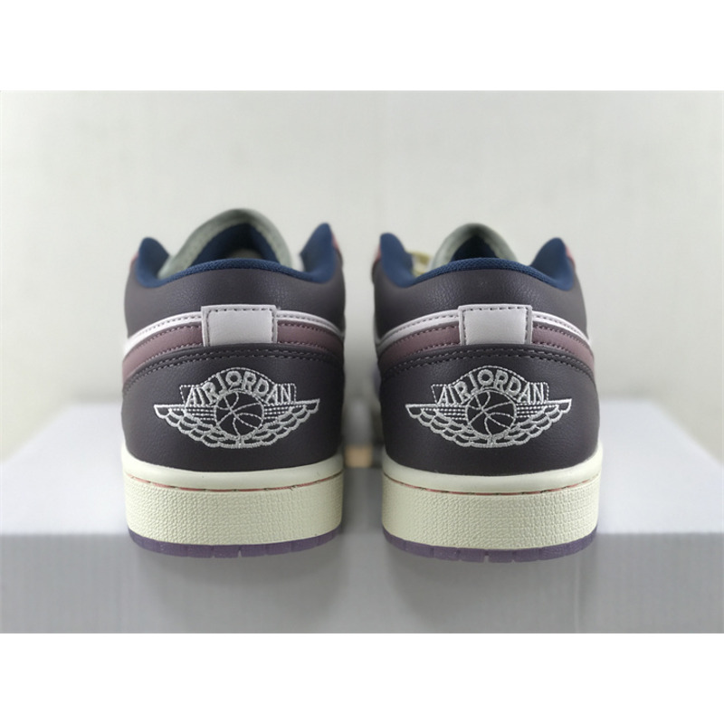 WMNS Air Jordan 1 Low SE