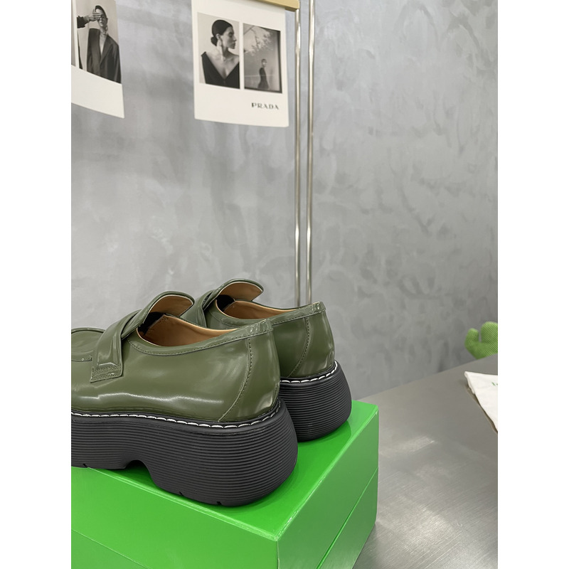 Bo*te*ga ve*ne*ta the bounce loafer green