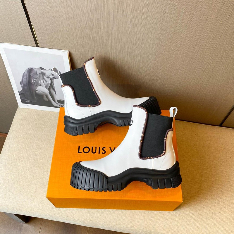 l**is V*t*n ruby ankle boots white