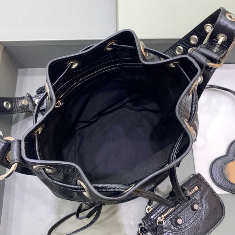 Ba*len*cia*ga le cagole xs bucket bag black