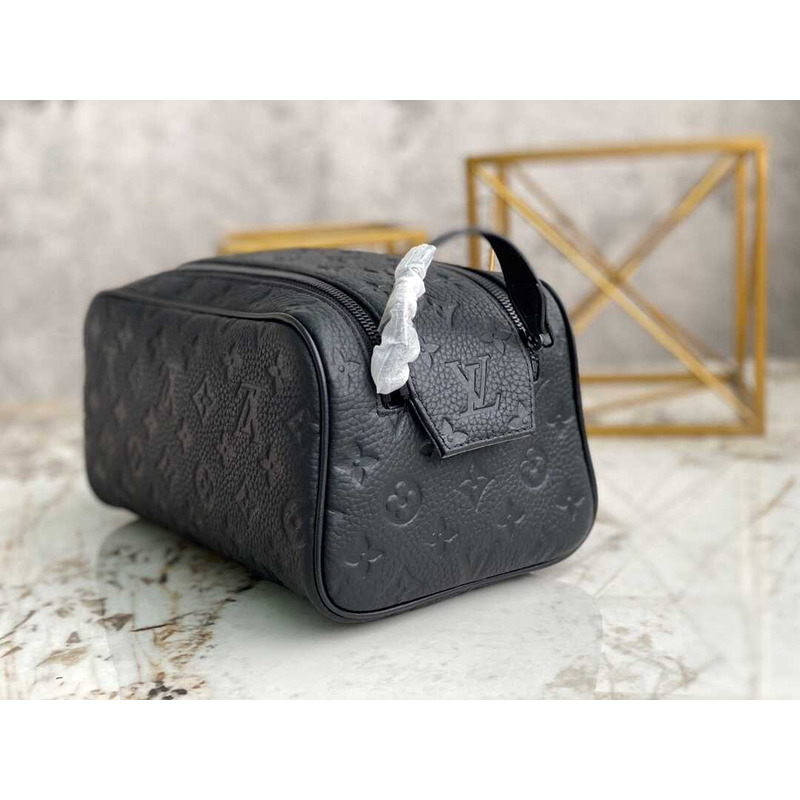 l**is V*t*n dopp kit taurillon monogram