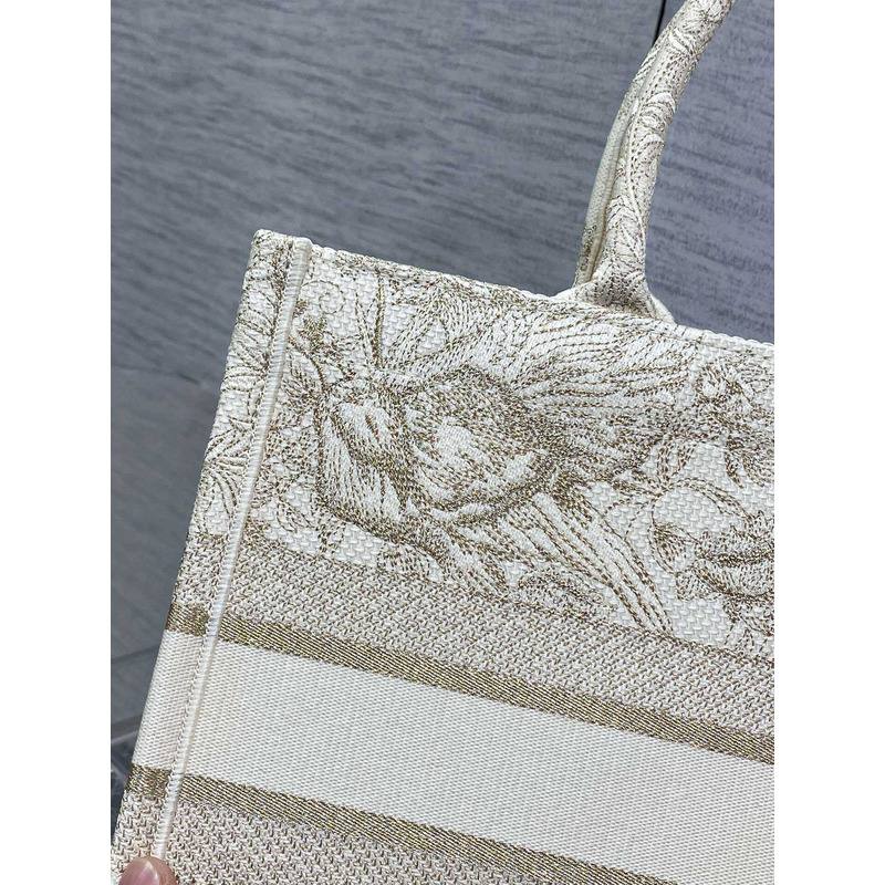 D*or toile de jouy embroidery white medium