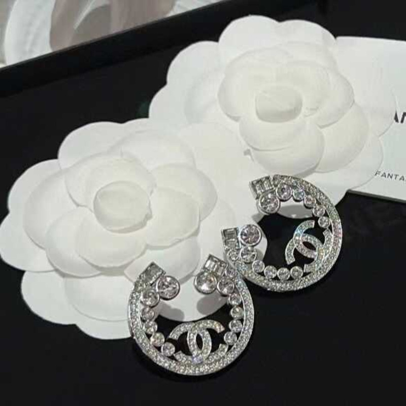 Ch*el circle logo eearring