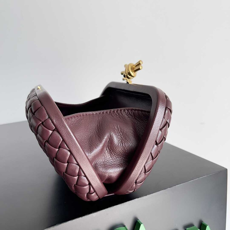 Bo*te*ga ve*ne*ta knot leather clutch dark red