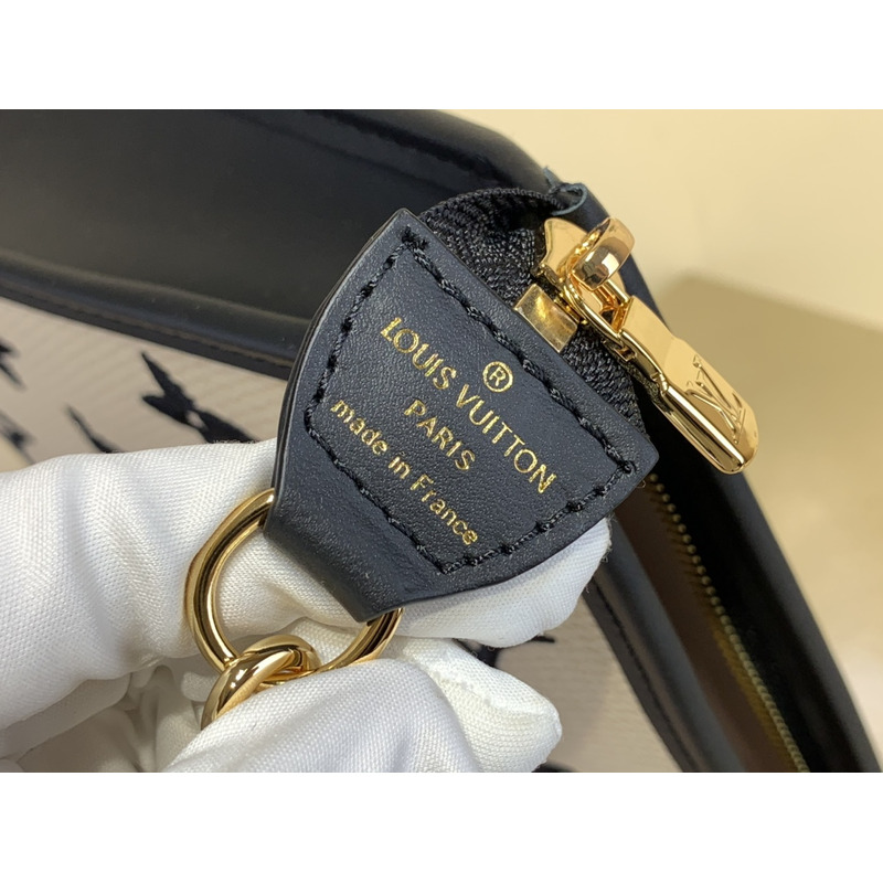 l**is V*t*n lv by the pool toiletry pouch on chain