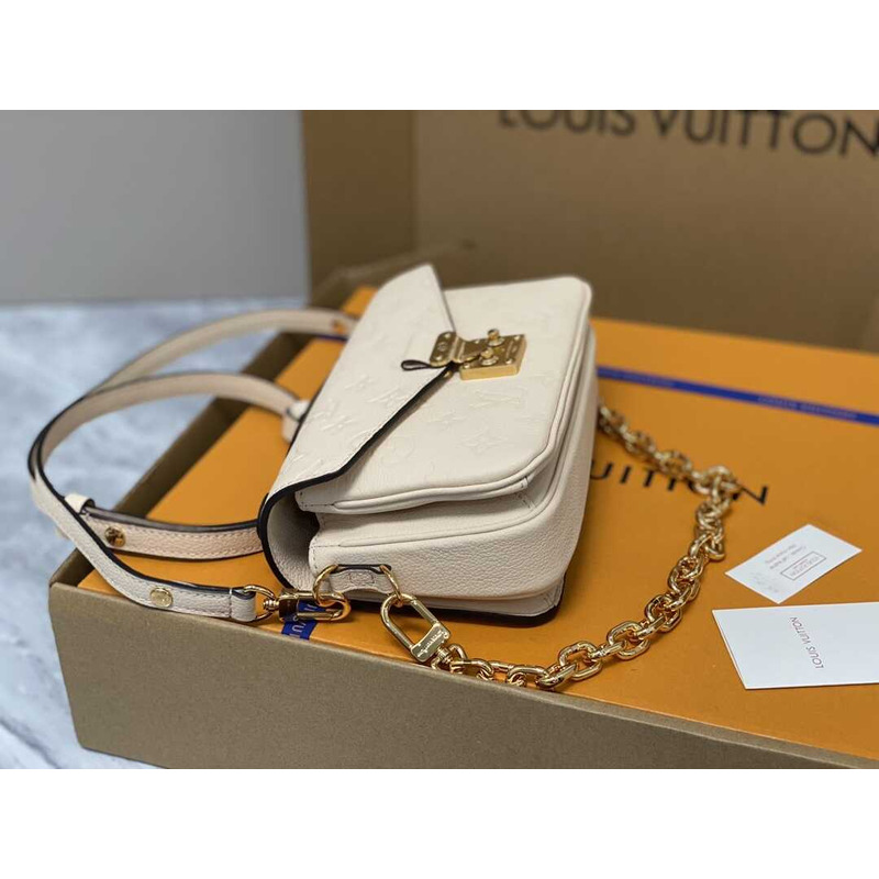 l**is V*t*n pochette métis east west white