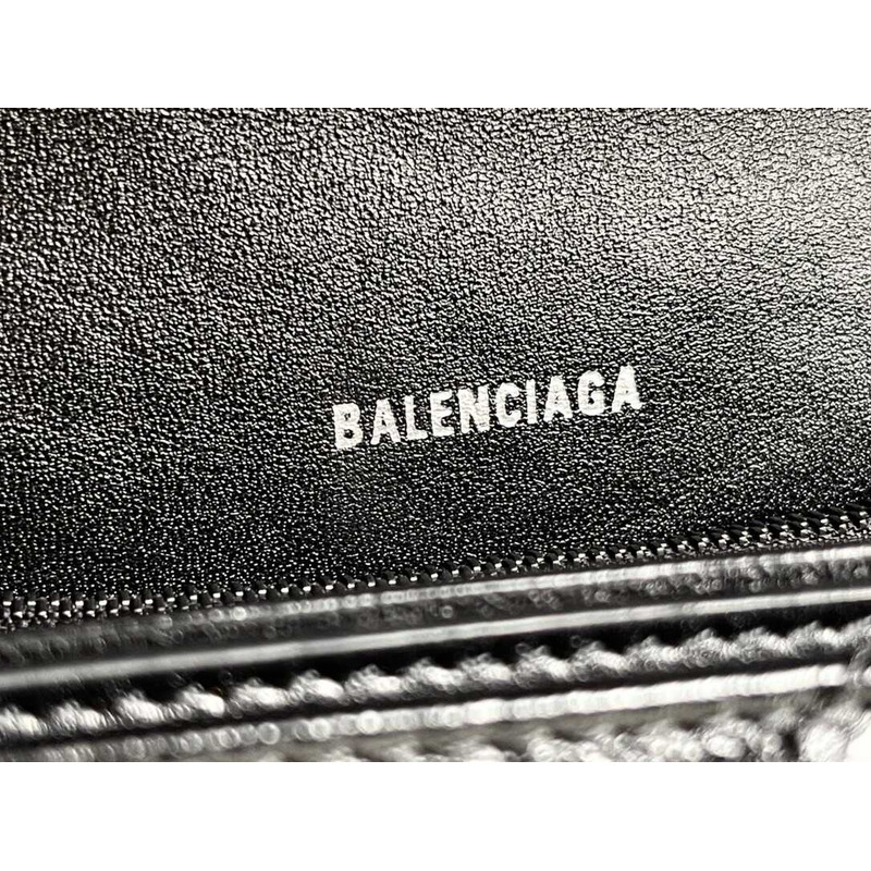 Ba*len*cia*ga crush quilted shoulder bag calfskin black