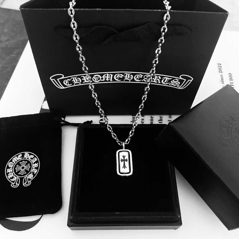 Ch*0me He**ts sterling silver necklace