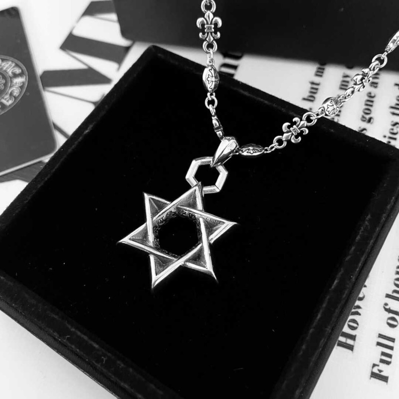 Ch*0me He**ts sterling silver necklace