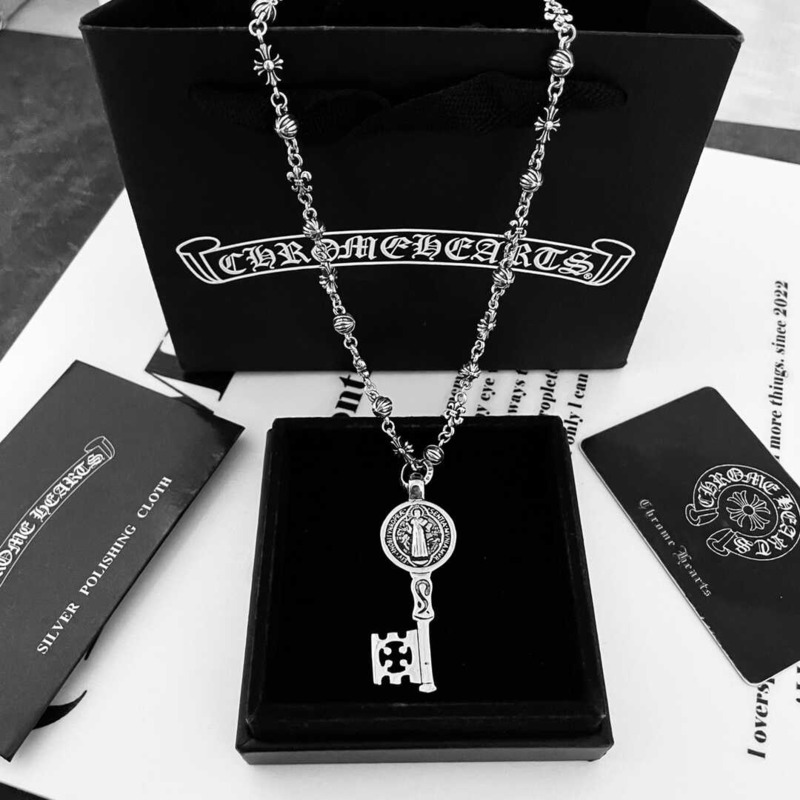 Ch*0me He**ts sterling silver necklace