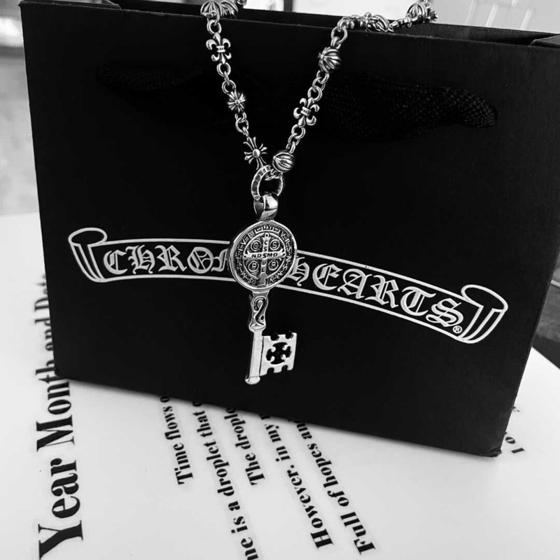 Ch*0me He**ts sterling silver necklace