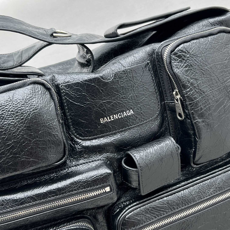 ba*len*cia*ga S*perbusy large sling bag in black