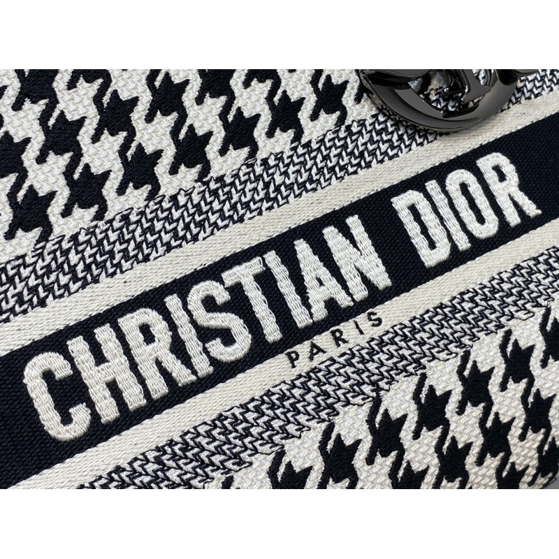 D*or medium lady d-lite bag embroidery white and black