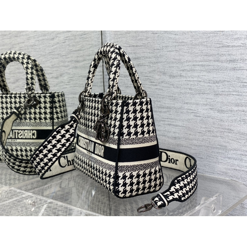 D*or medium lady d-lite bag embroidery white and black