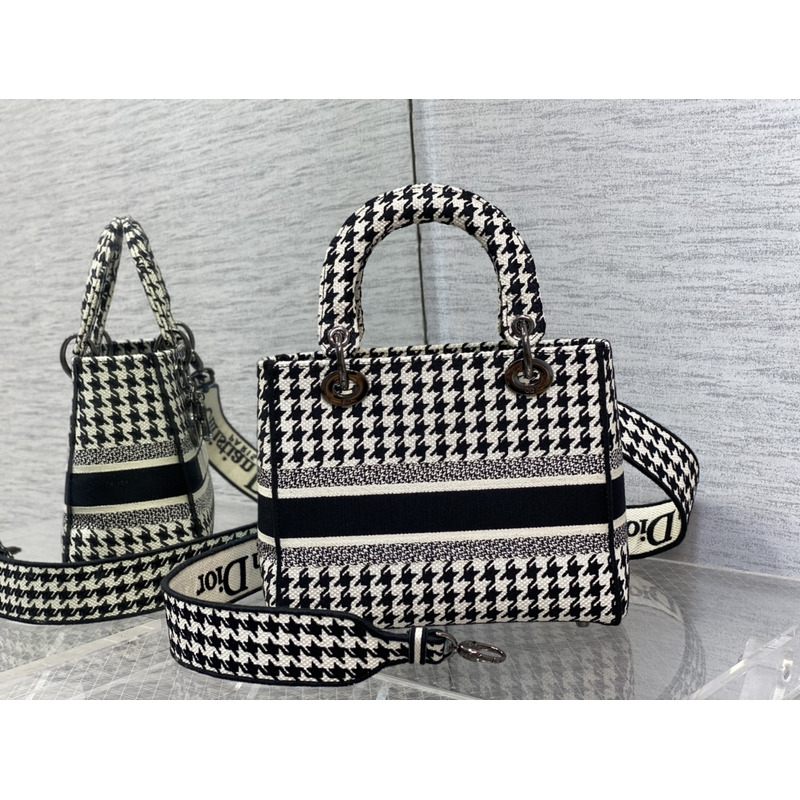 D*or medium lady d-lite bag embroidery white and black