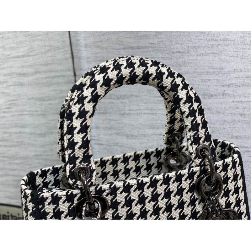 D*or medium lady d-lite bag embroidery white and black
