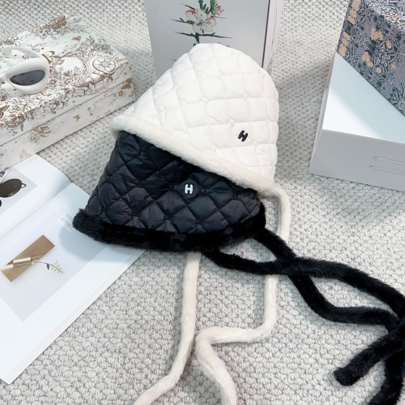H**mes bucket cap white