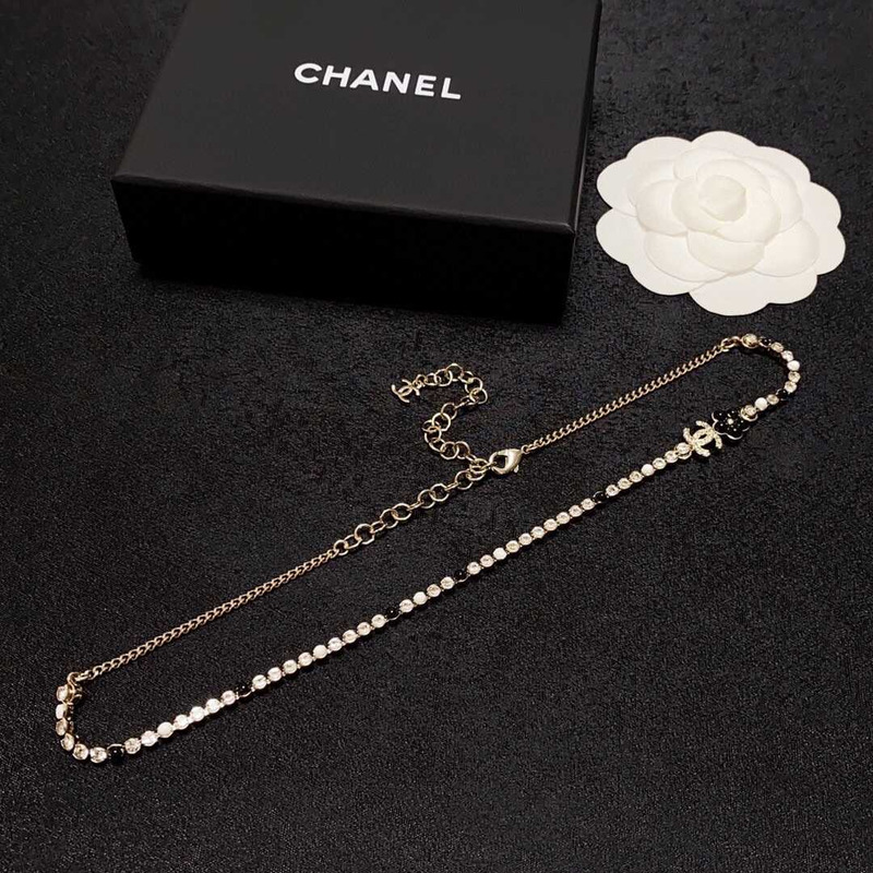 ch*el colored Di*m*nd necklace