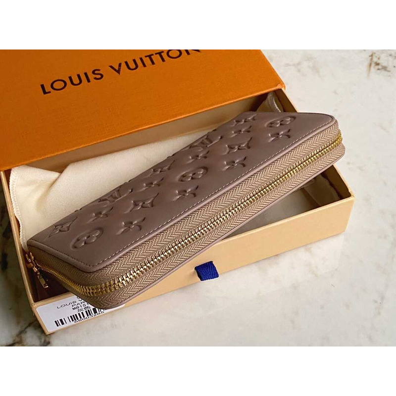 l**is V*t*n zippy wallet nude pink