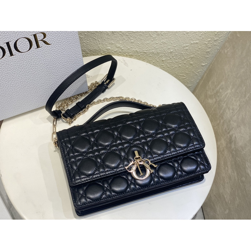 D*or miss D*or top handle handbag cannage sheepskin black