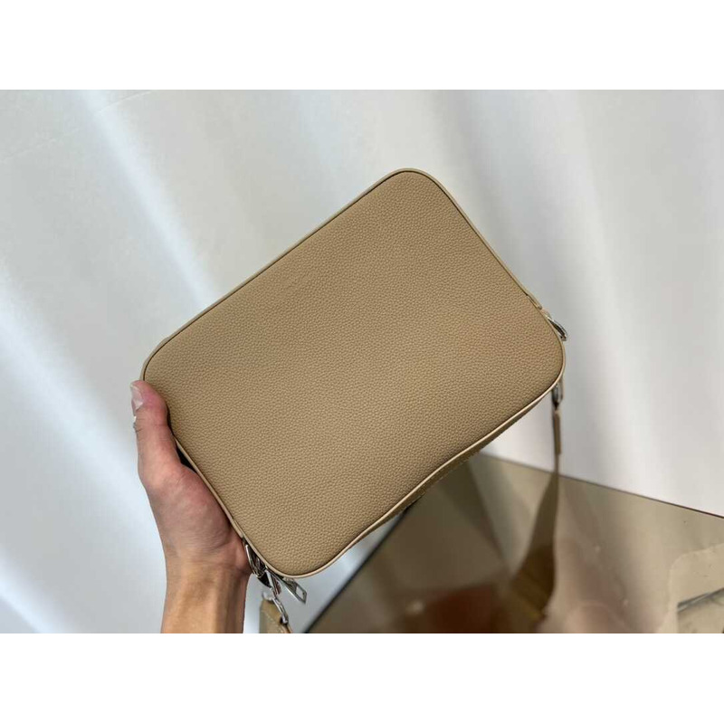 l**is V*t*n fastline messenger bag cowhide beige