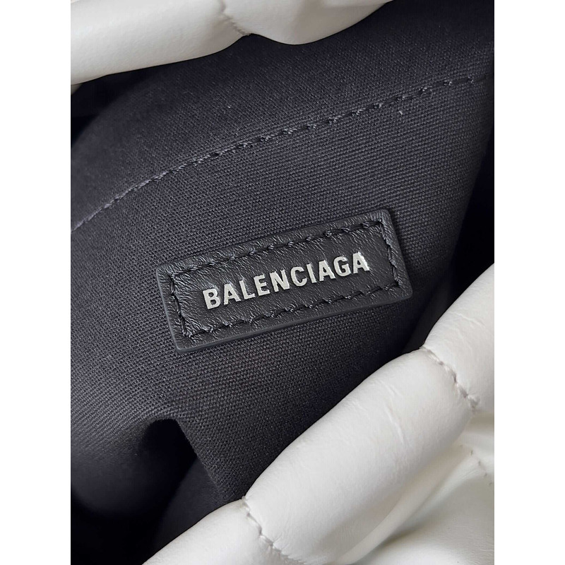 Ba*len*cia*ga women\