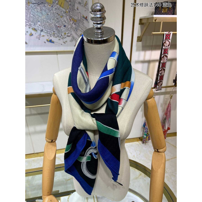 H**mes figure artistique scarf 140 marine / noir / multicolore