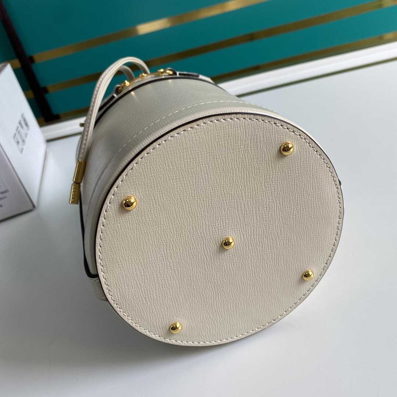 G*u*i horsebit 1955 bucket bag white