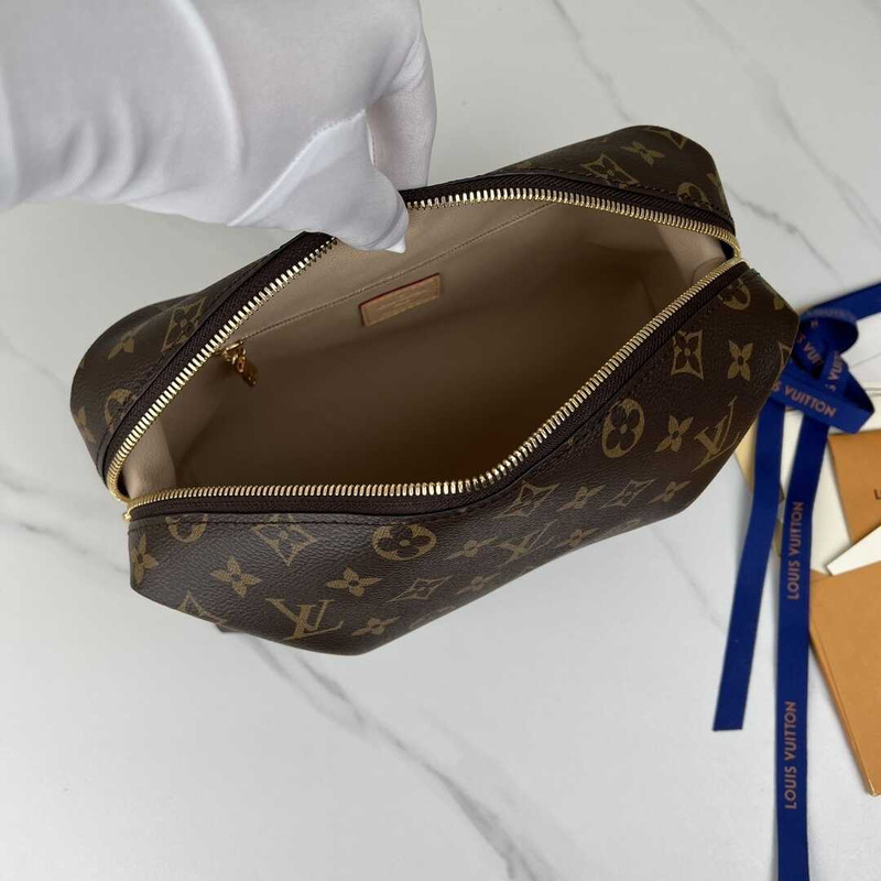 l**is V*t*n cosmetic gm pouch