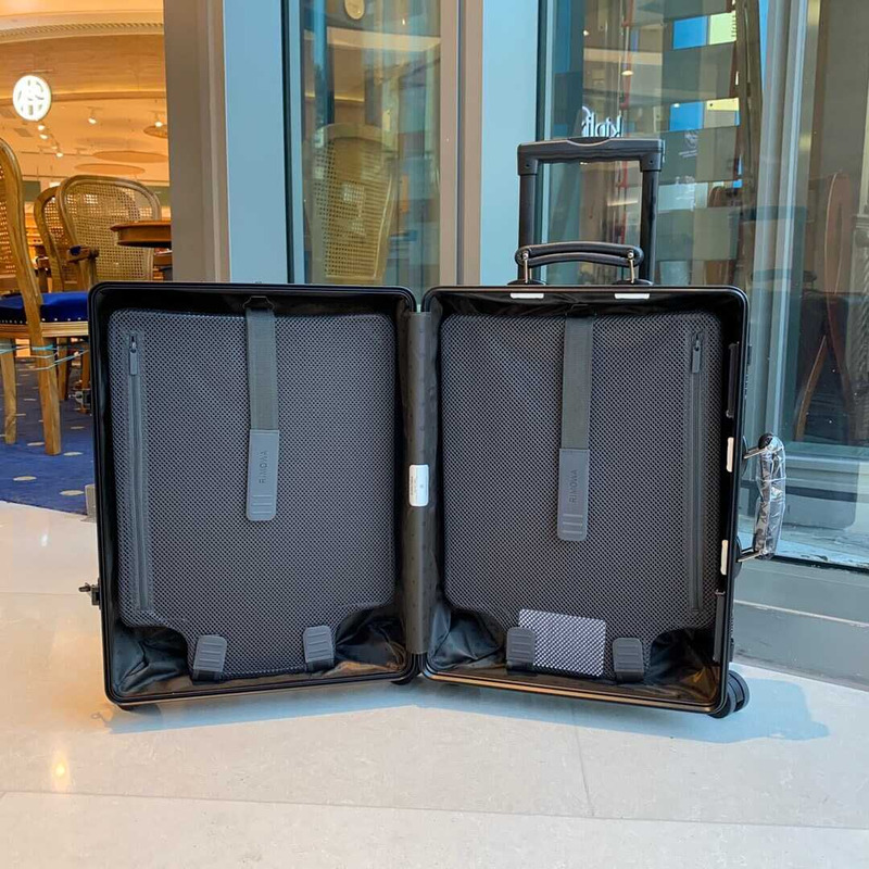 Rimowa Metallic Classic Cabin Luggage Black