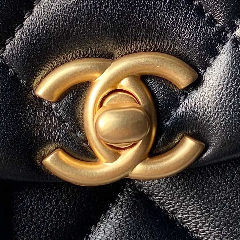 Ch*el shoulder bag in black
