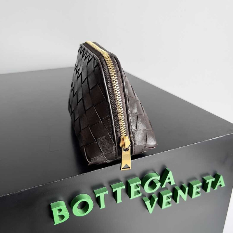Bo*te*ga ve*ne*ta intrecciato beauty pouch dark brown