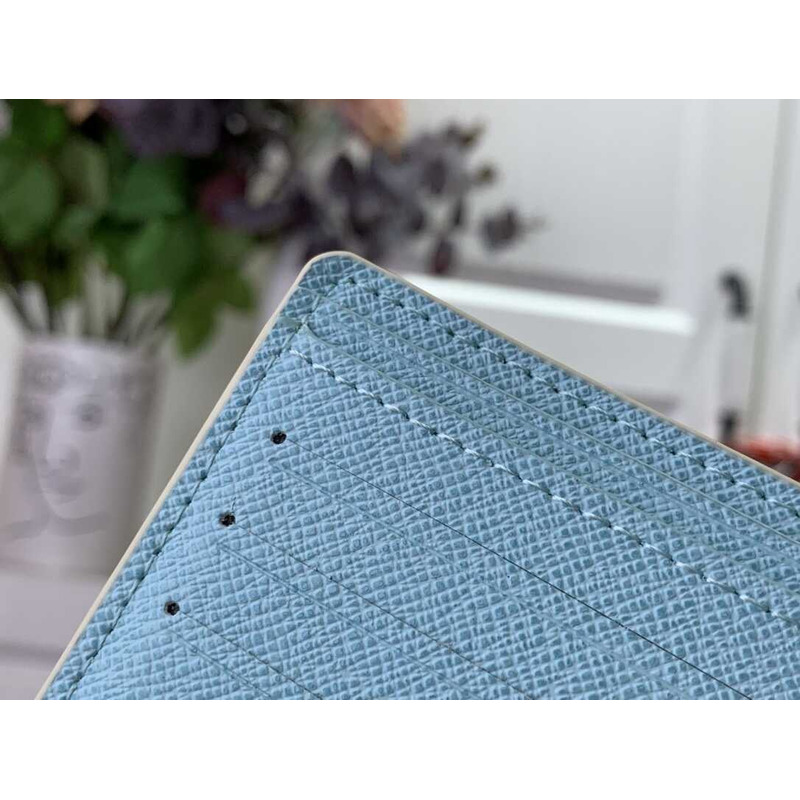 l**is V*t*n multiple wallet in muti color