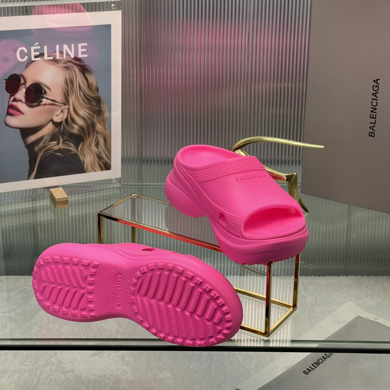 ba*len*cia*ga x Cr*0*s pool slide hot pink