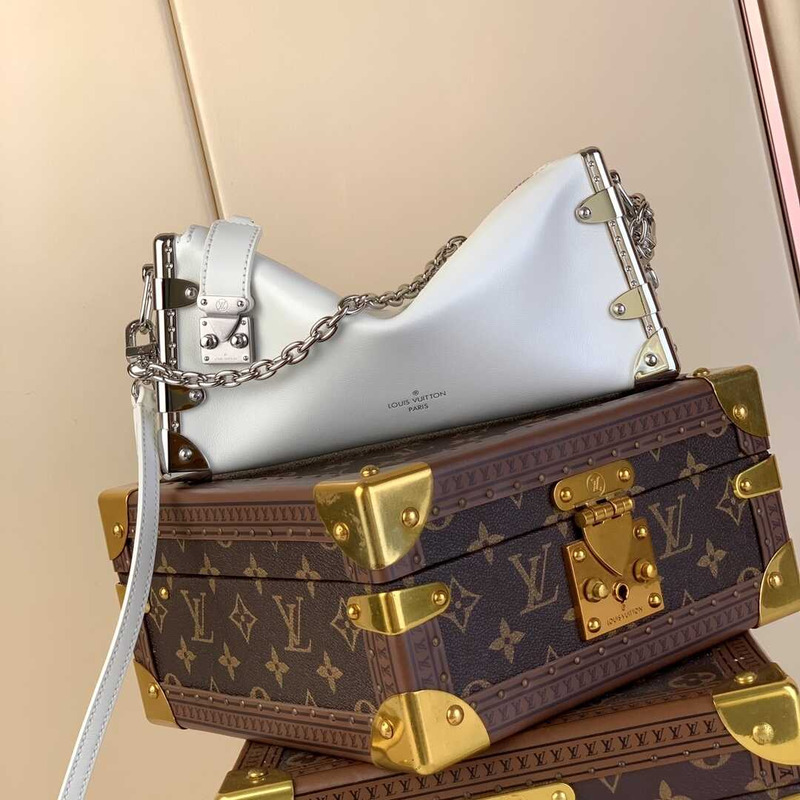 l**is V*t*n slim trunk calf leather white