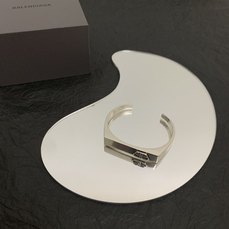 Ba*len*cia*ga cuff bracelet