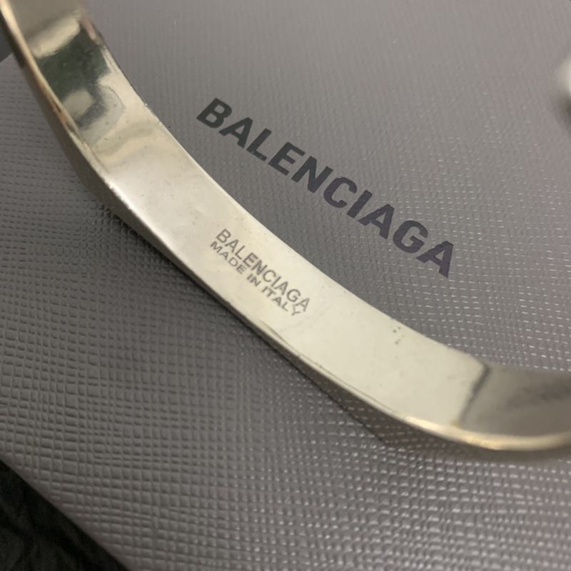 Ba*len*cia*ga cuff bracelet