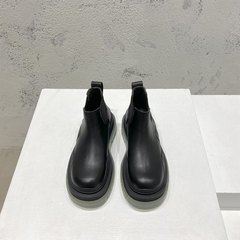 Bo*te*ga ve*ne*ta rubber-trimmed leather chelsea boots