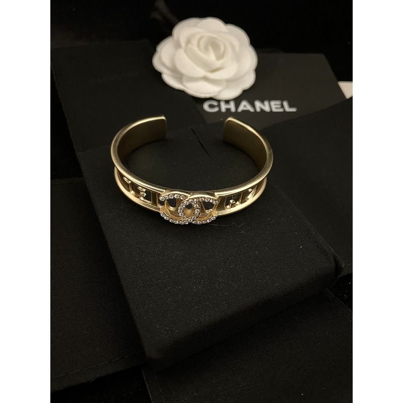 Ch*el bracelet