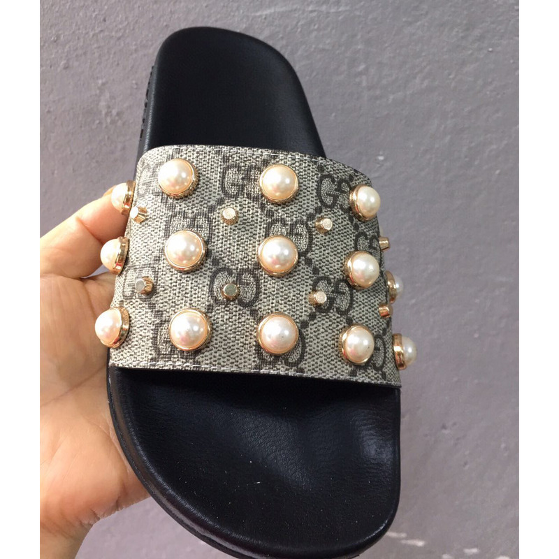 G*u*i slides with pearls